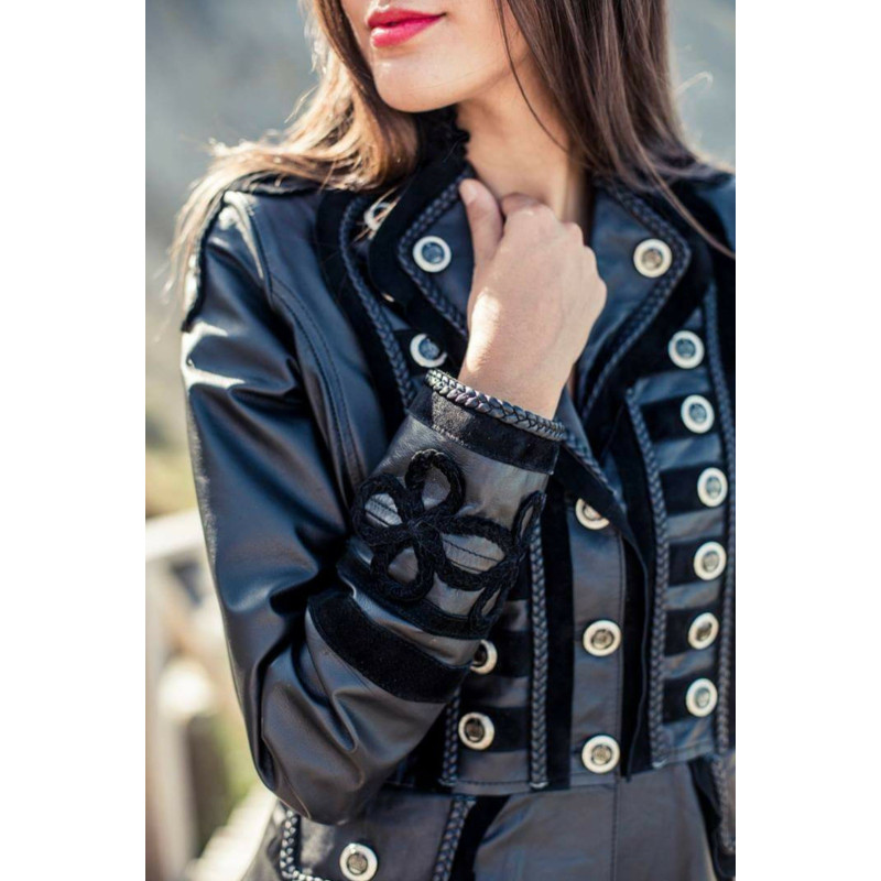 NOA, Chaqueta