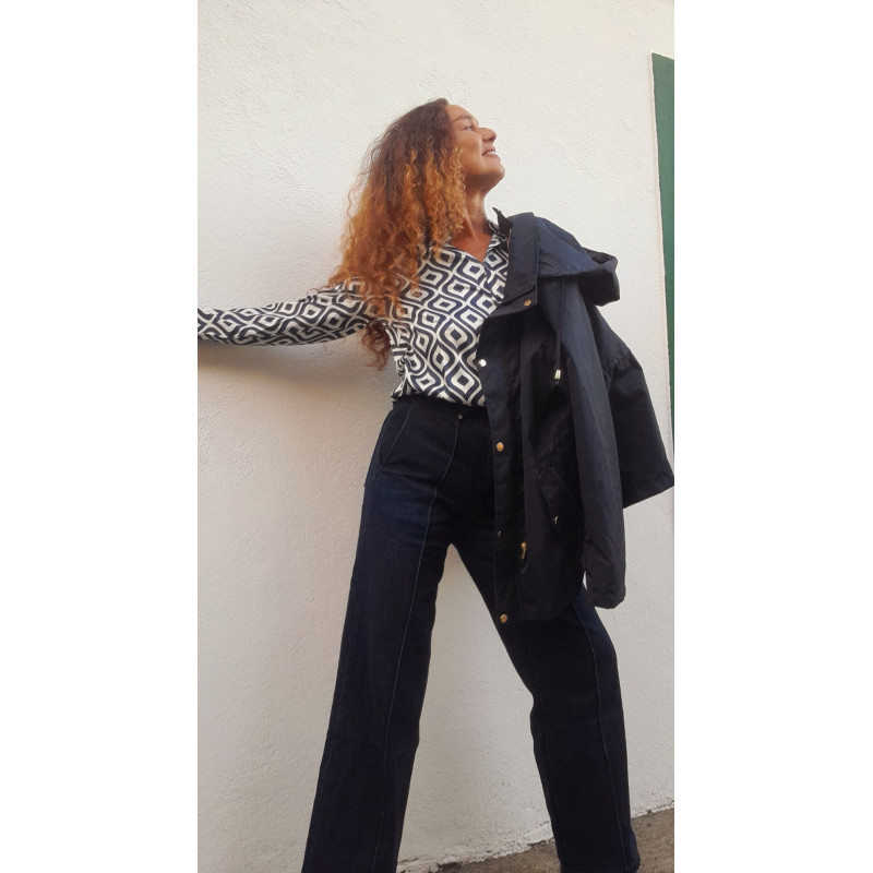 OLA, camisa estampada azul y blanca