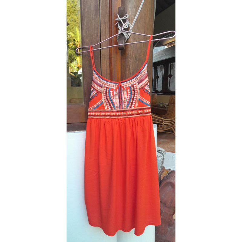 BIASA rojo, Vestido corto con bordado